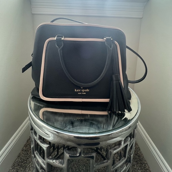 Kate Spade satchel crossbody purse is classic and will go with anything you wear - Picture 2 of 7